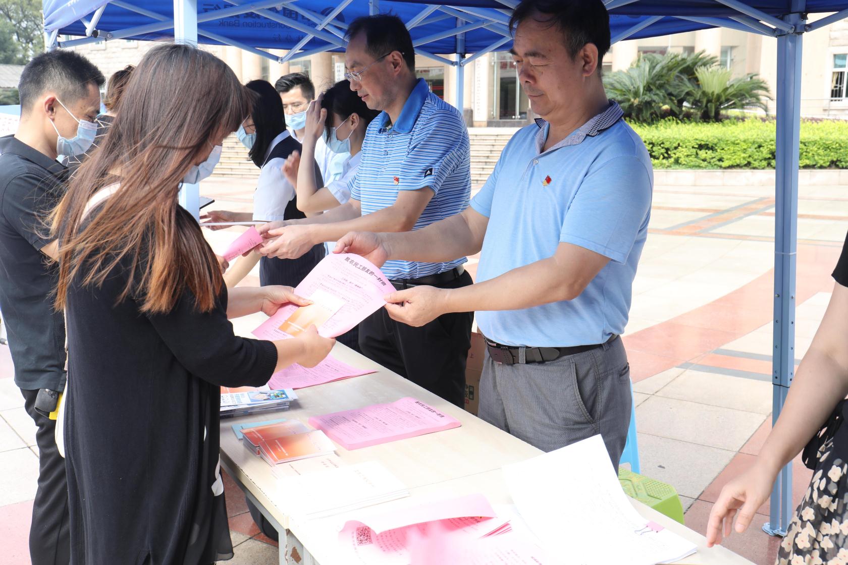 疊彩區(qū)多措并舉貫徹落實《保障農(nóng)民工工資支付條例》 全力維護農(nóng)民工合法權(quán)益