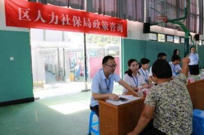 柯橋稽東鎮(zhèn) 精準(zhǔn)就業(yè)服務(wù)“三個到門口”，助力鄉(xiāng)村振興與企業(yè)發(fā)展